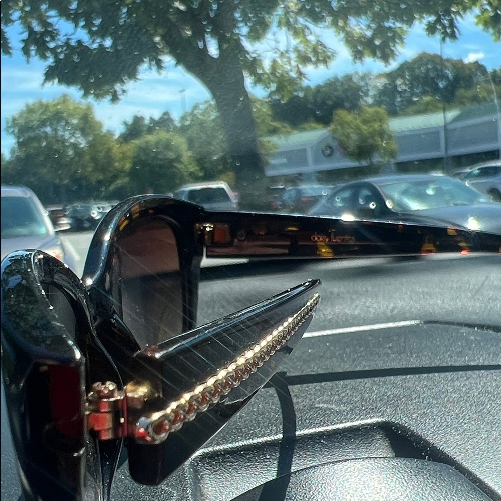 Daisy Fuentes Brown Cat-Eye Sunglasses - Picture 3 of 3
